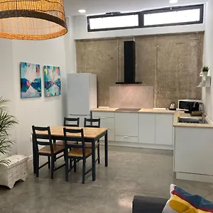  Apartamento Acogedor En Semisótano Con Patio Y Cerca De La Plaza De España